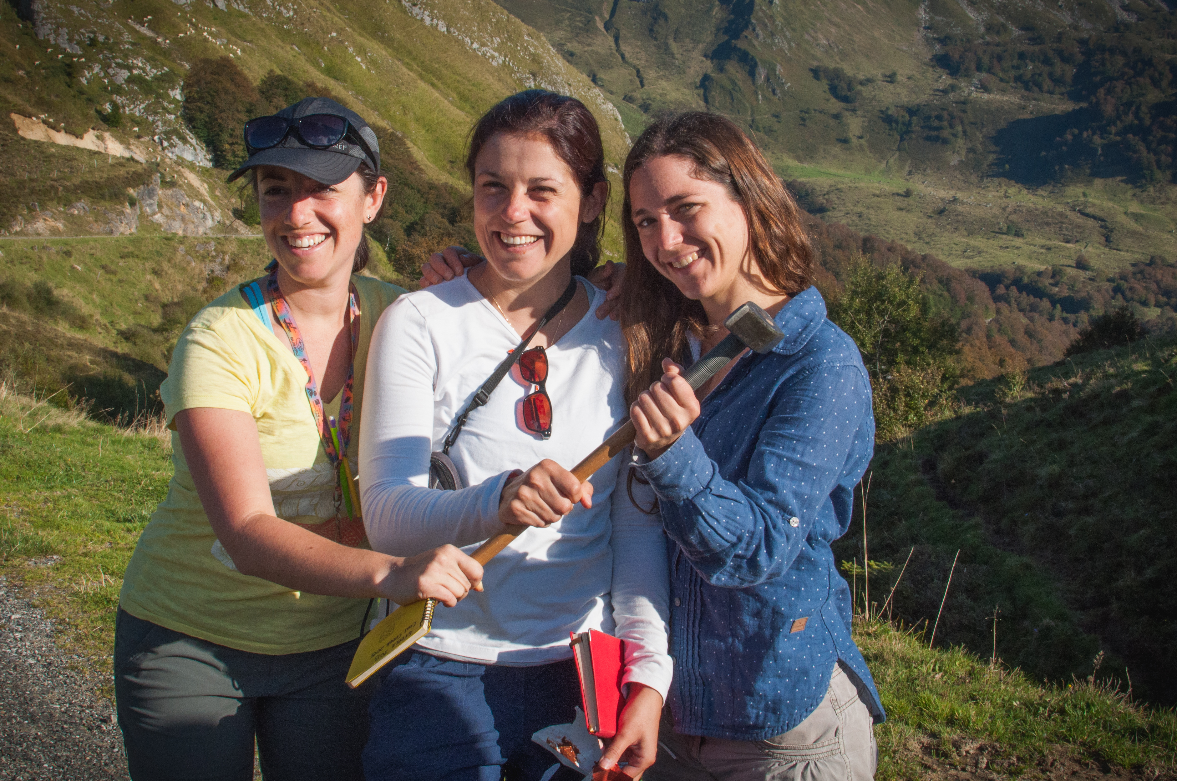 Emily, Suzanne and Joelle collecting samples in the field